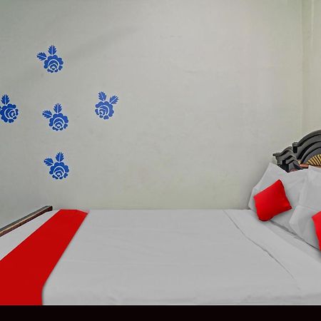 Oyo Flagship 81051 Sri Sai Manikanta Hotel Haiderabad Buitenkant foto