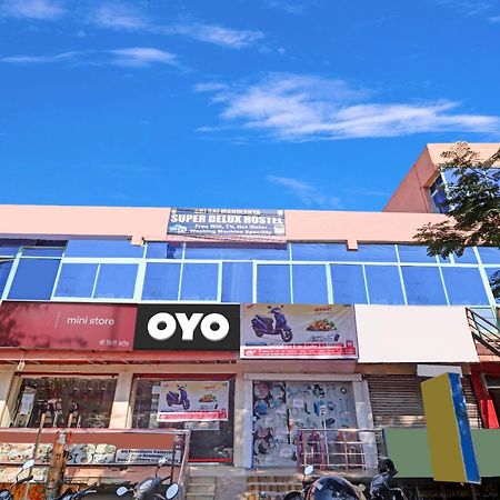 Oyo Flagship 81051 Sri Sai Manikanta Hotel Haiderabad Buitenkant foto
