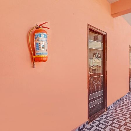Oyo Flagship 81051 Sri Sai Manikanta Hotel Haiderabad Buitenkant foto