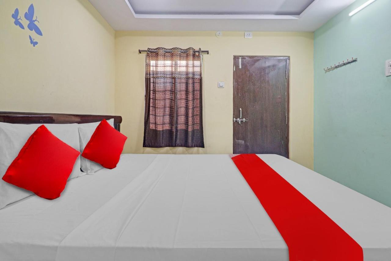 Oyo Flagship 81051 Sri Sai Manikanta Hotel Haiderabad Buitenkant foto