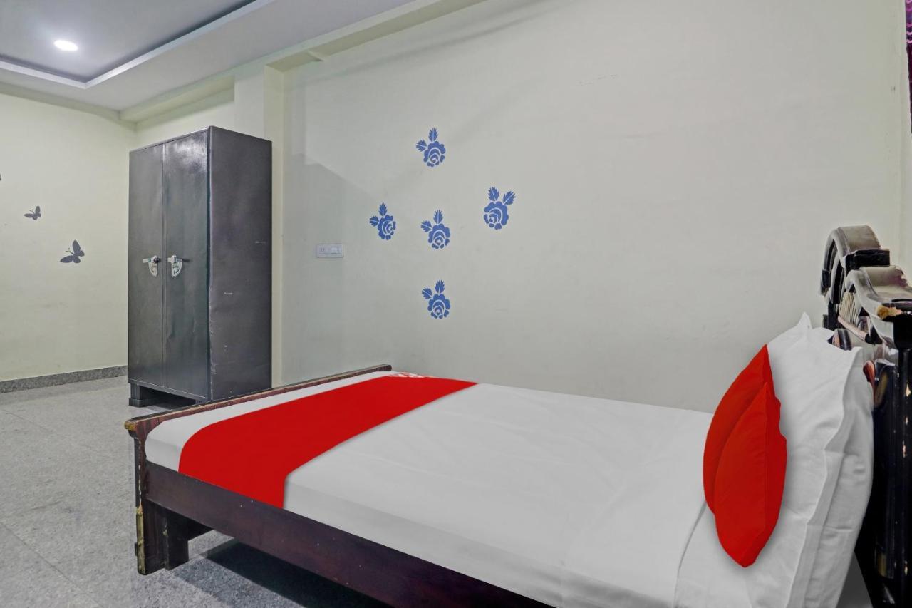 Oyo Flagship 81051 Sri Sai Manikanta Hotel Haiderabad Buitenkant foto