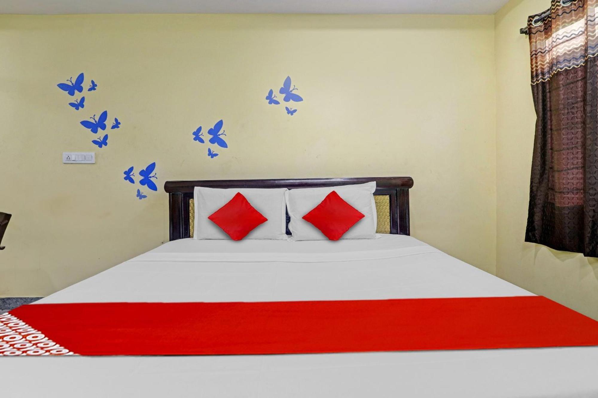 Oyo Flagship 81051 Sri Sai Manikanta Hotel Haiderabad Buitenkant foto