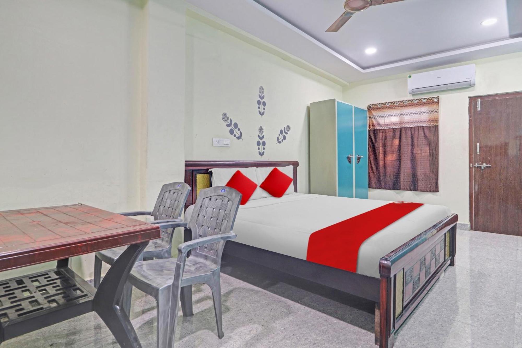 Oyo Flagship 81051 Sri Sai Manikanta Hotel Haiderabad Buitenkant foto