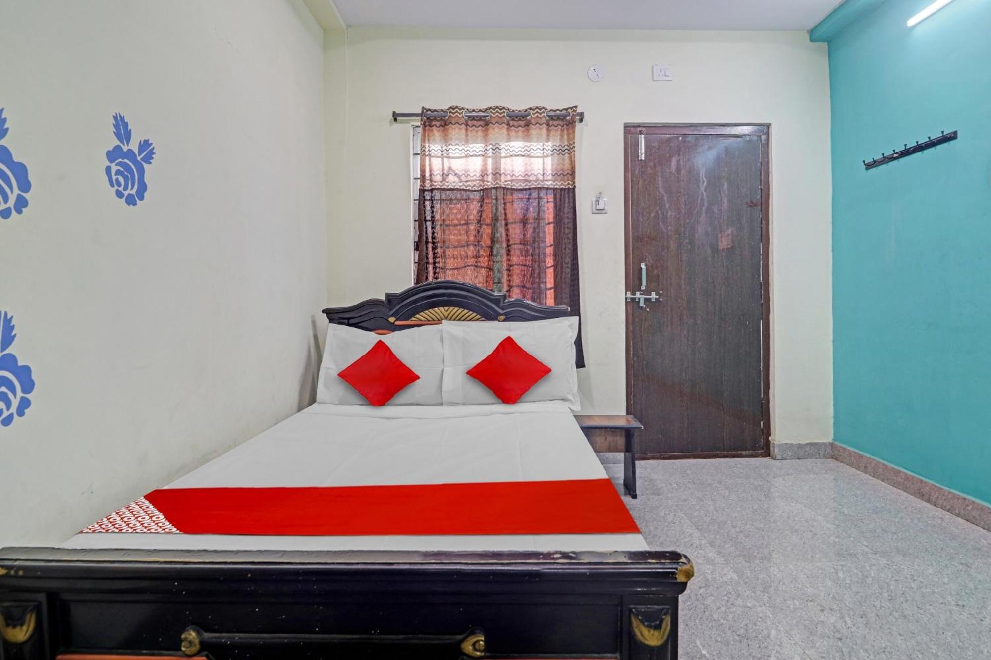 Oyo Flagship 81051 Sri Sai Manikanta Hotel Haiderabad Buitenkant foto