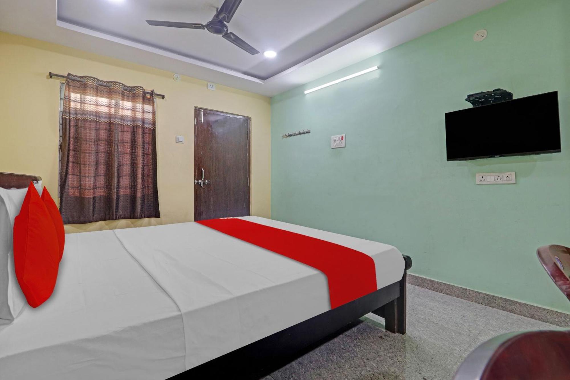 Oyo Flagship 81051 Sri Sai Manikanta Hotel Haiderabad Buitenkant foto