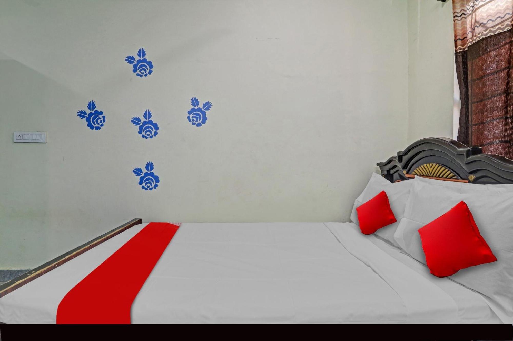 Oyo Flagship 81051 Sri Sai Manikanta Hotel Haiderabad Buitenkant foto