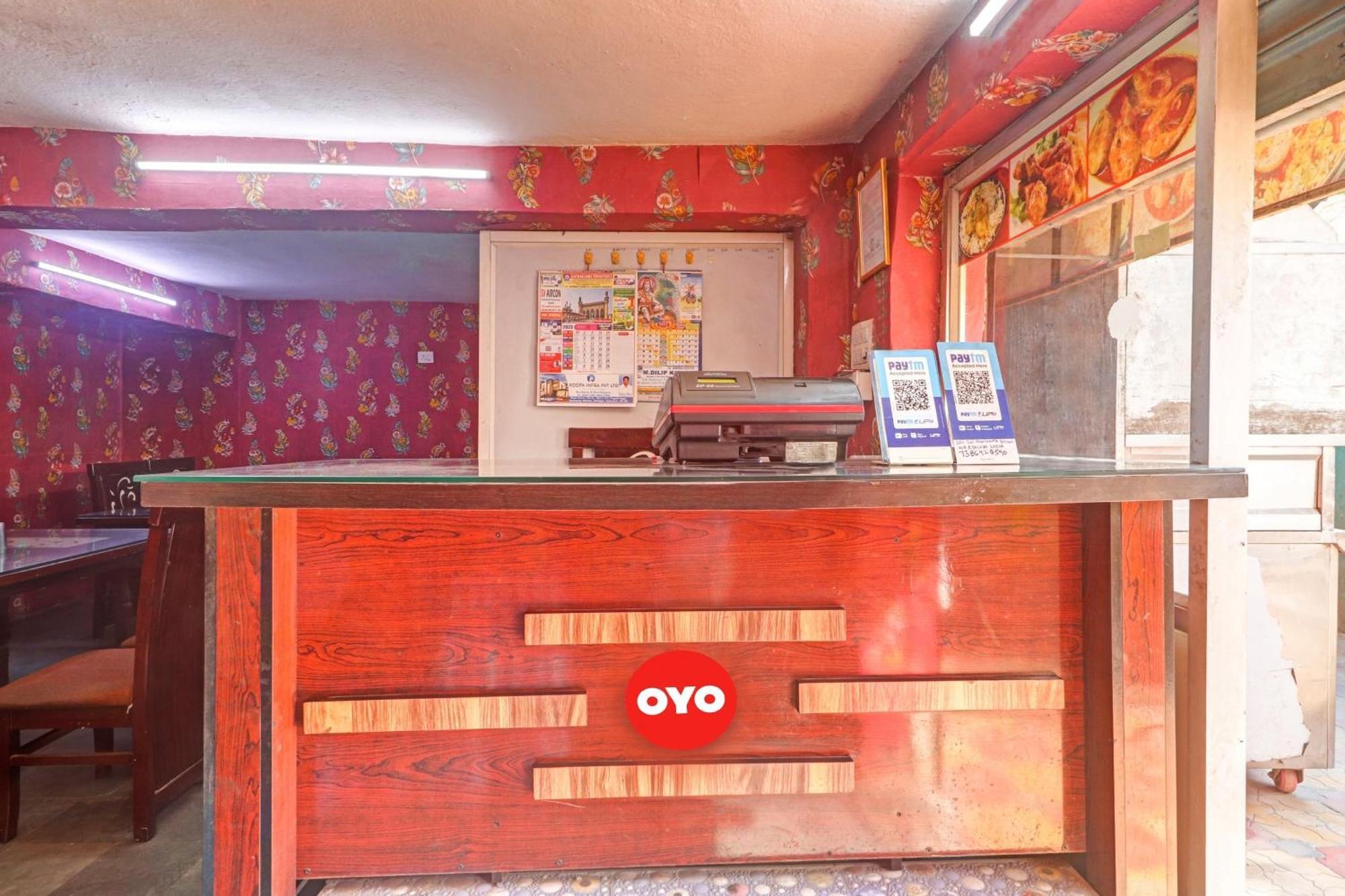 Oyo Flagship 81051 Sri Sai Manikanta Hotel Haiderabad Buitenkant foto