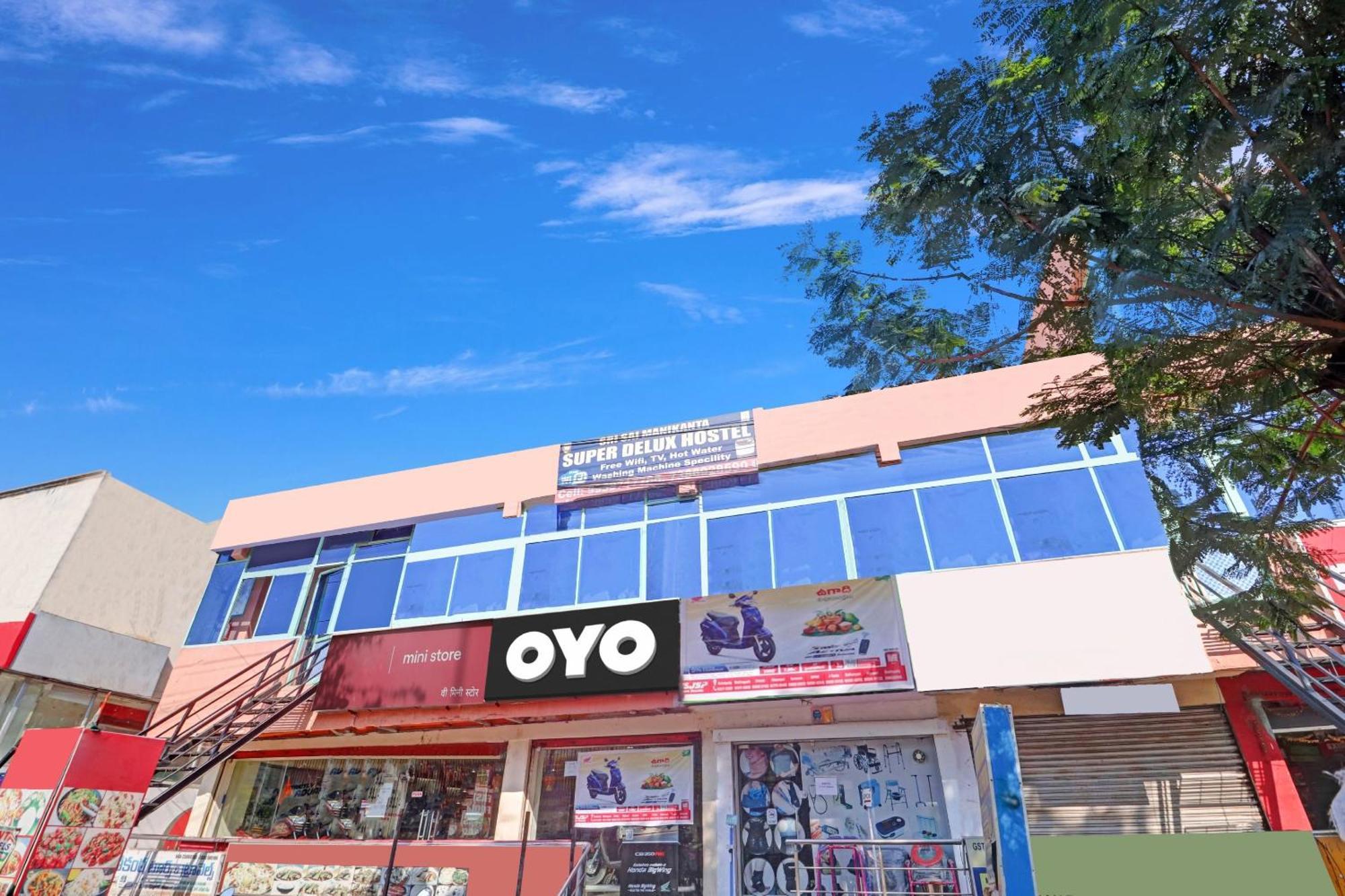 Oyo Flagship 81051 Sri Sai Manikanta Hotel Haiderabad Buitenkant foto